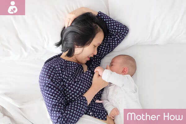 baby-and-mother-laying-on-bed