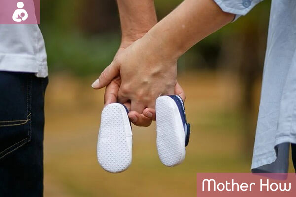 baby-shoes-in-hands