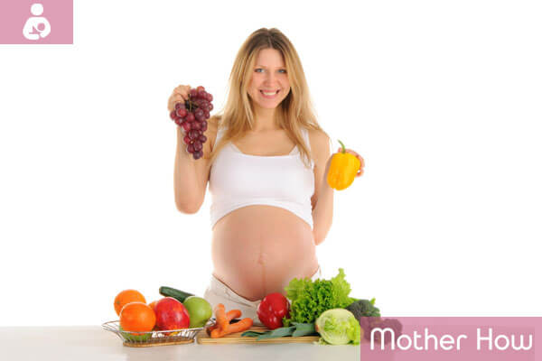 pregnant-women-with-healthy-food