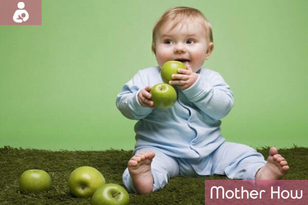Baby-eating-apple
