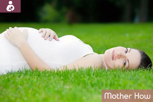 Pregnant-women-lying-on-grass
