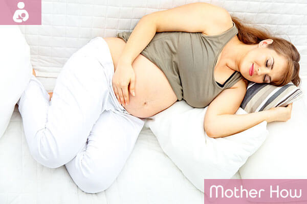 Pregnant-women-sleeping