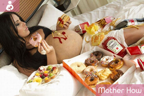 pregnant-women-eating-chips-and-donuts