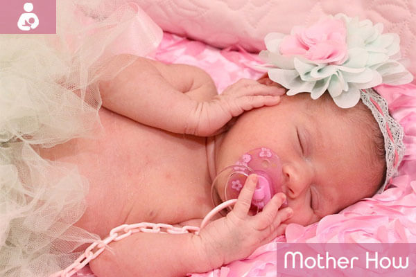 Cute-baby-sleeping-with-pacifier