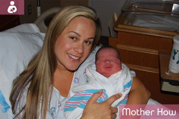 Newborn-Baby-with-Mother