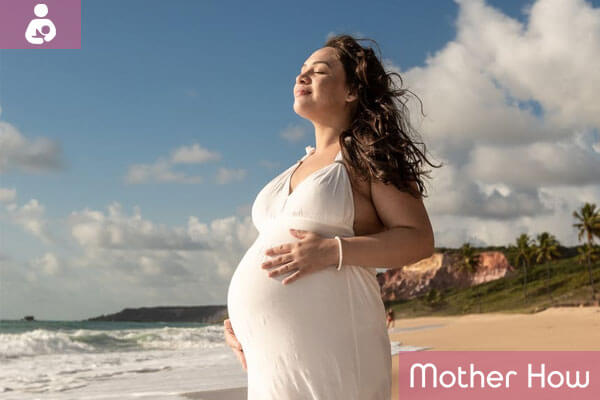 Pregnant-women-on-beach