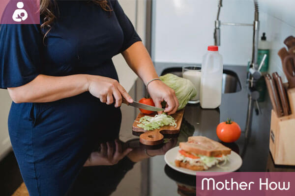 pregnant-women-eating-vegetables